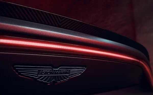   Aston Martin Vantage S - 2025