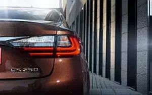   Lexus ES 250 - 2015